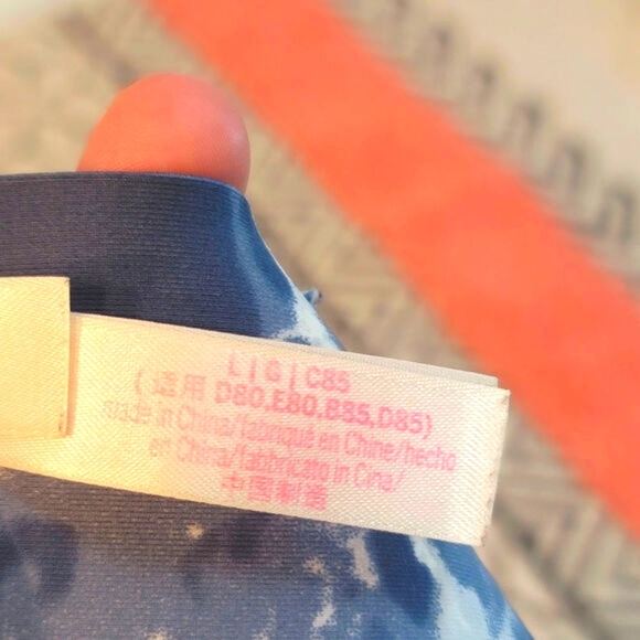 VS PINK BLUE MARBLE BONDED TRIANGLE BRALETTE, SZ LARGE - Picture 11 of 13